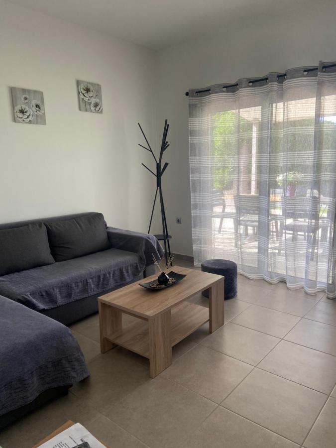M & F House Vila Oropos Exterior foto