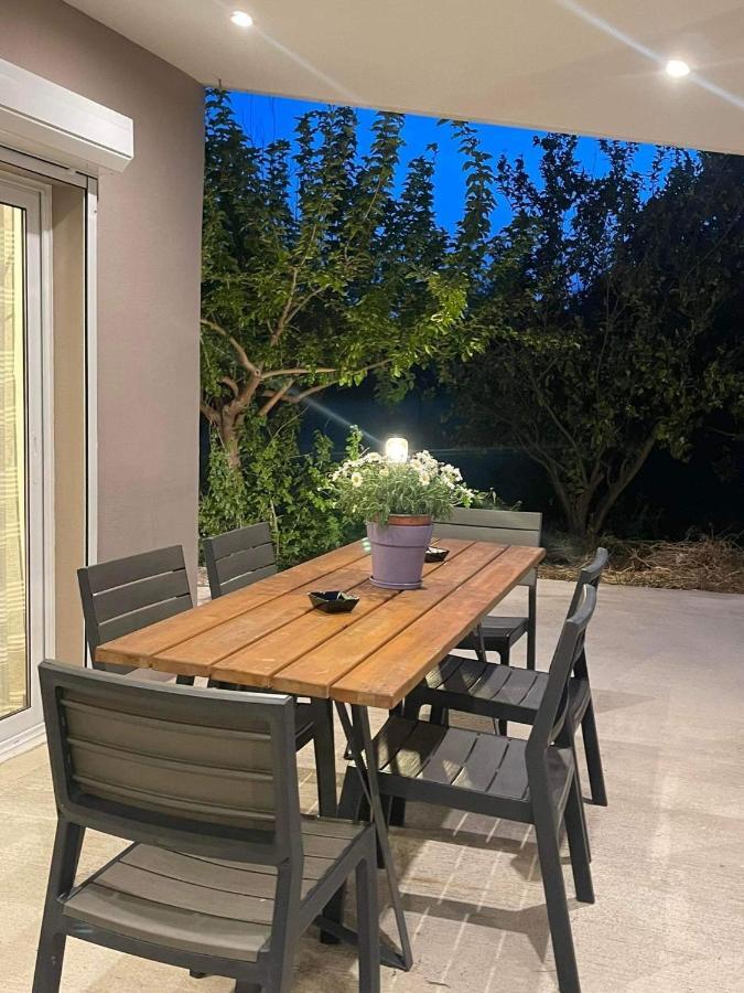 M & F House Vila Oropos Exterior foto